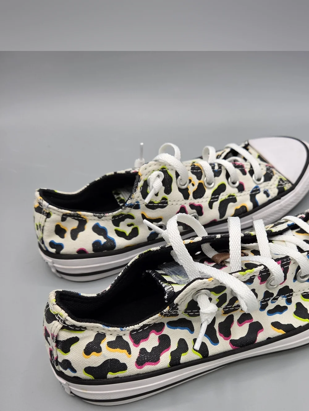 Converse Kids Low-Top Sneakers in White with Neon Leopard Print - Size 3